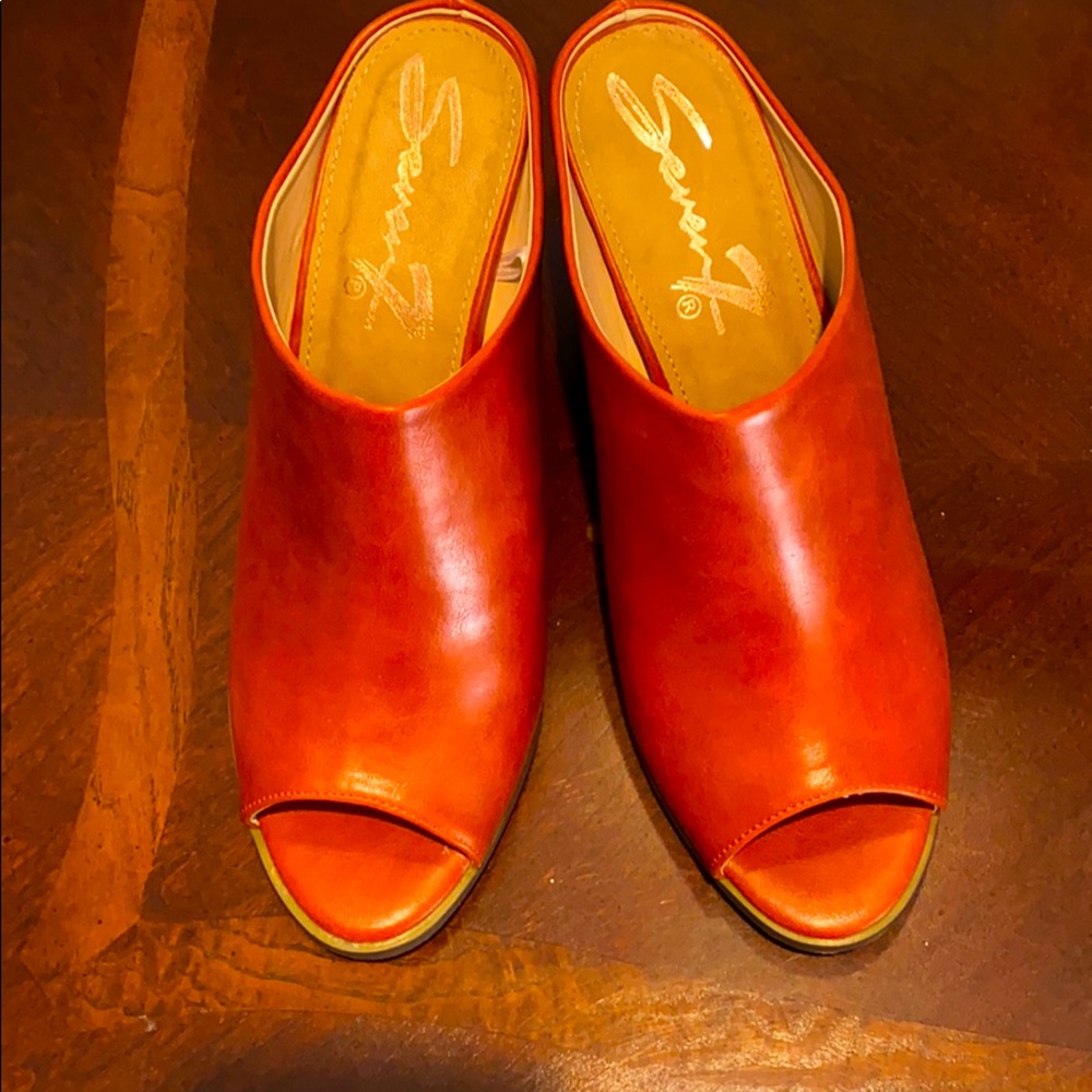 Mule slides perfect for Fall